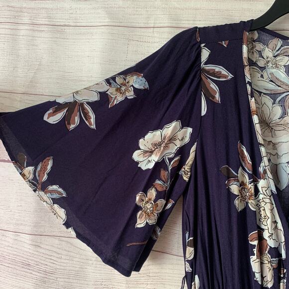 Band of Gypsies Dark Blue Floral Jumpsuit Butterfly Sleeve Elastic Waist Size XS - Picture 5 of 16